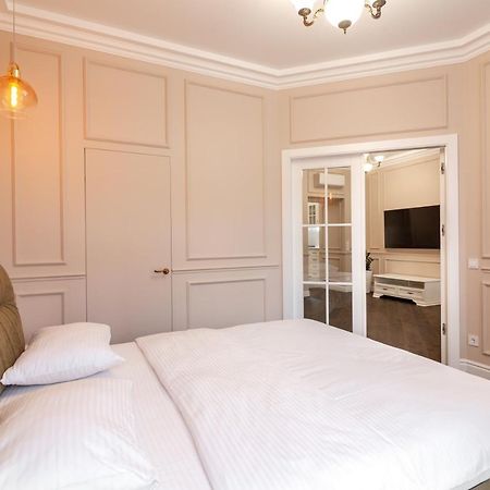Apartment Near The Opera Theater Lviv Buitenkant foto