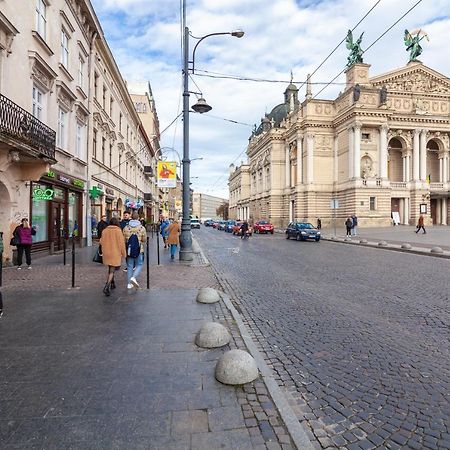 Apartment Near The Opera Theater Lviv Buitenkant foto