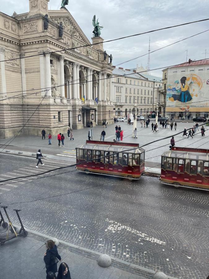 Apartment Near The Opera Theater Lviv Buitenkant foto