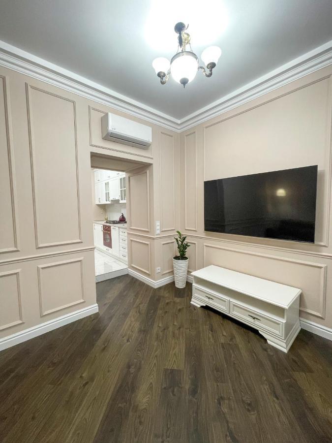 Apartment Near The Opera Theater Lviv Buitenkant foto