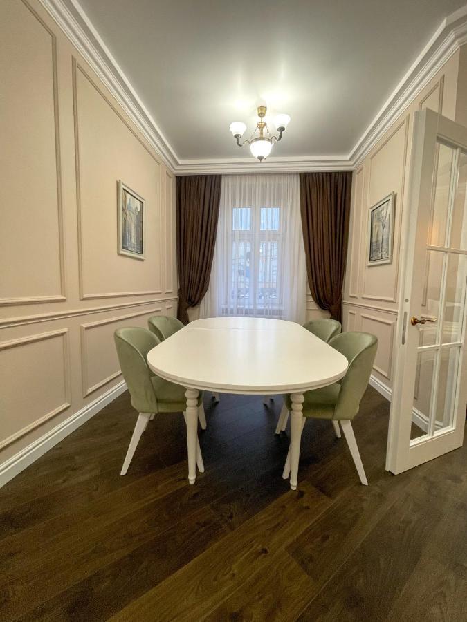 Apartment Near The Opera Theater Lviv Buitenkant foto