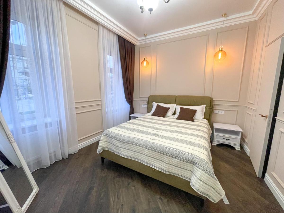 Apartment Near The Opera Theater Lviv Buitenkant foto