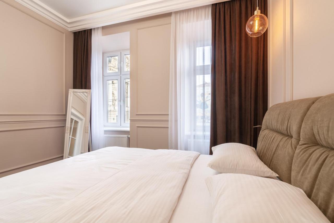 Apartment Near The Opera Theater Lviv Buitenkant foto
