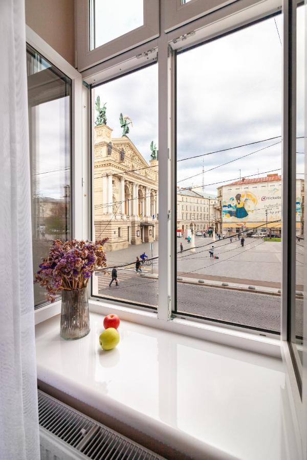 Apartment Near The Opera Theater Lviv Buitenkant foto