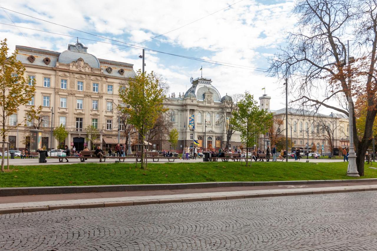 Apartment Near The Opera Theater Lviv Buitenkant foto