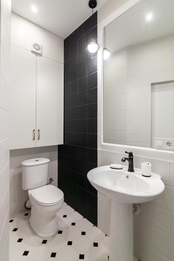 Apartment Near The Opera Theater Lviv Buitenkant foto