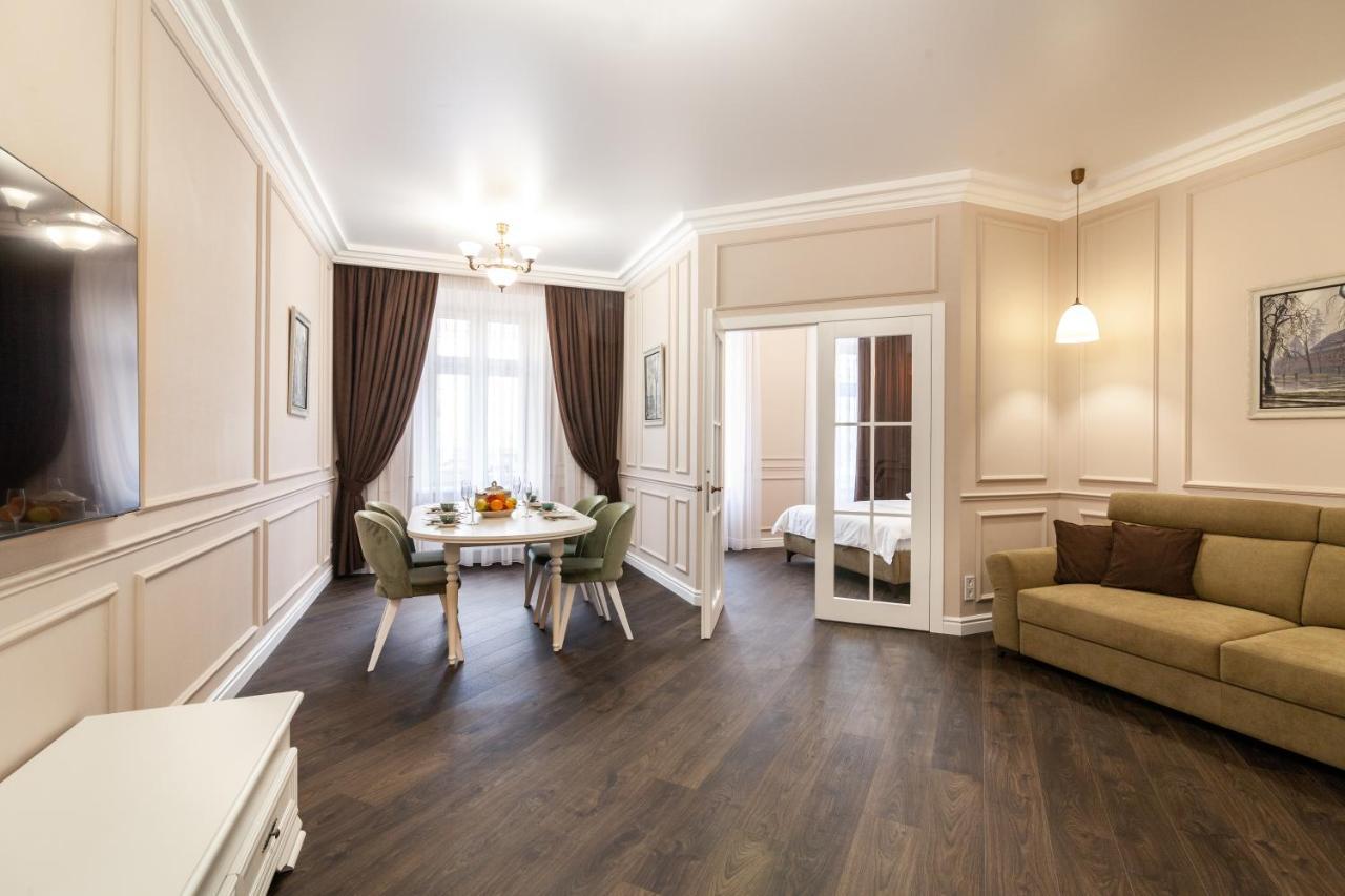 Apartment Near The Opera Theater Lviv Buitenkant foto