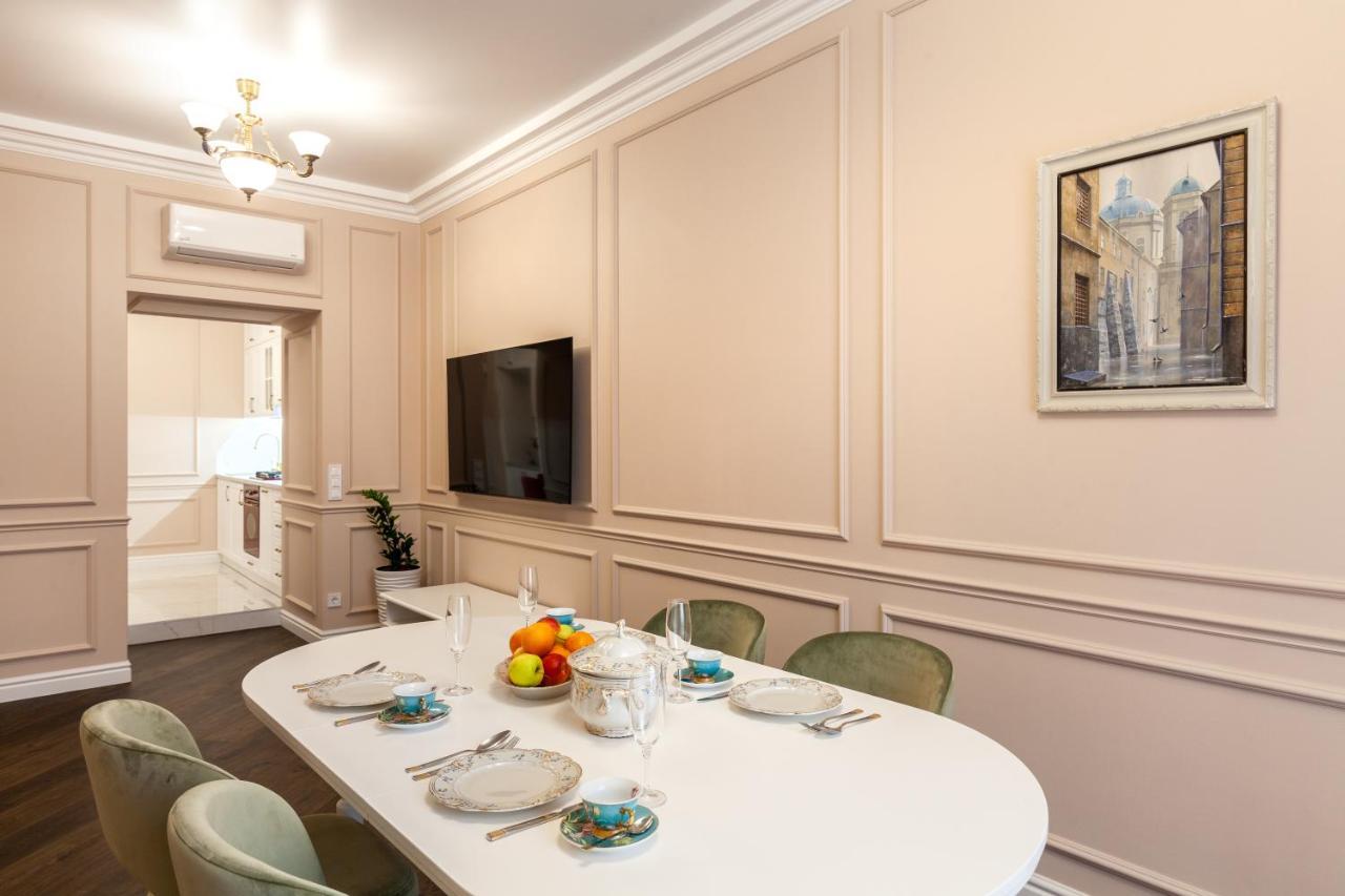 Apartment Near The Opera Theater Lviv Buitenkant foto