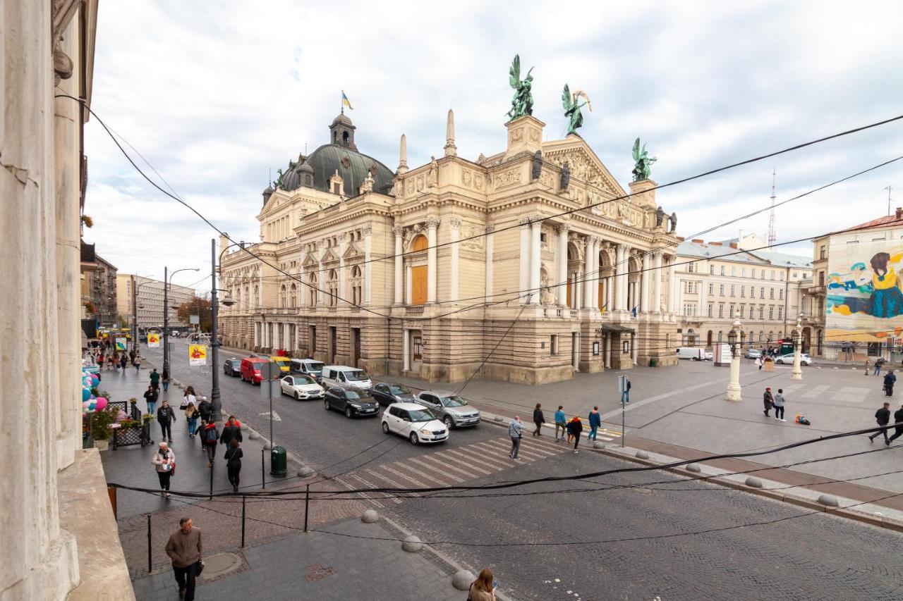 Apartment Near The Opera Theater Lviv Buitenkant foto